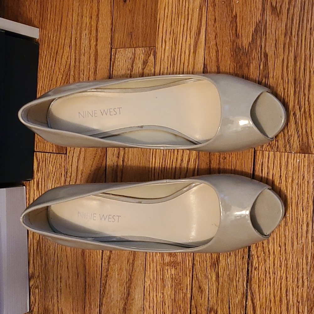 Nude Nine West peep toe heels